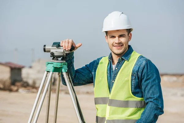 depositphotos_320405812-stock-photo-smiling-surveyor-digital-level-looking